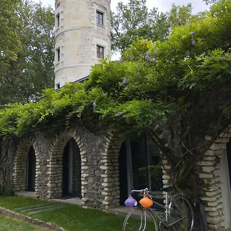 D'hotes La Tour De Bellevue Guest house Saumur